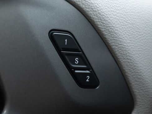 Used 2024 Chrysler Pacifica Touring-L image 34