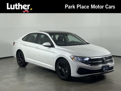 Used 2023 Volkswagen Jetta SE w/ Panoramic Sunroof Package