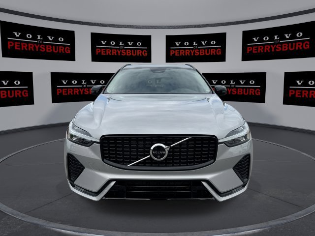 Used 2024 Volvo XC60 B5 Plus w/ Protection Package Premier AWD/4WD image 3