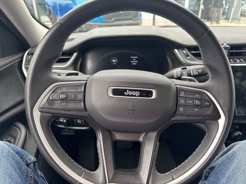 Used 2023 Jeep Grand Cherokee L Laredo image 12