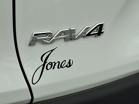 Used 2023 Toyota RAV4 XLE Premium image 34