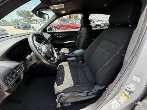 Used 2025 Honda HR-V Sport image 29
