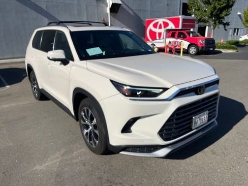 Used 2024 Toyota Grand Highlander AWD Hybrid image 3