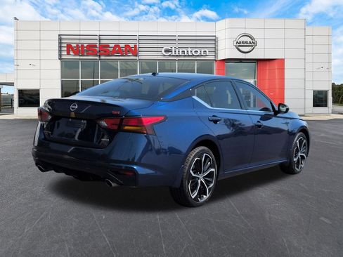 Used 2024 Nissan Altima 2.5 SR w/ SR Premium Package AWD/4WD image 3