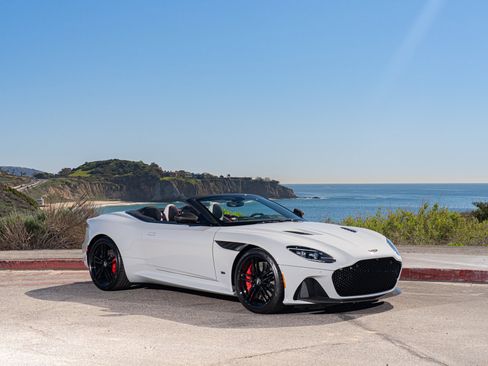 Used 2023 Aston Martin DBS Volante image 30
