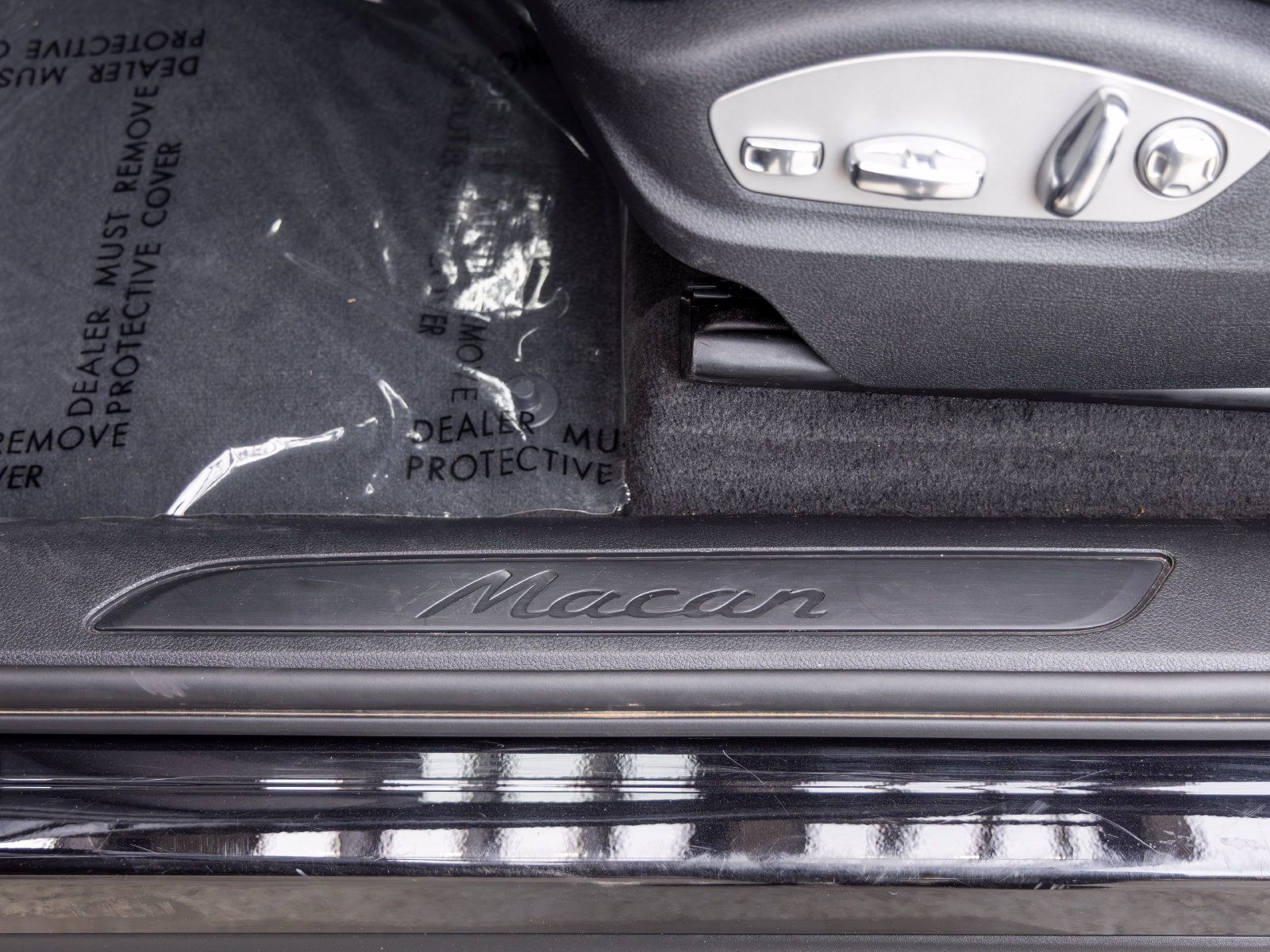 Used 2023 Porsche Macan AWD/4WD image 27