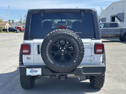 Used 2018 Jeep Wrangler Sport image 4