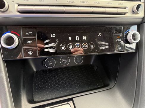 Used 2025 Genesis G70 2.5T AWD/4WD image 28