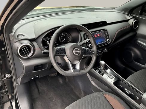 Used 2024 Nissan Kicks SR FWD image 18