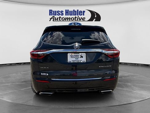 Used 2018 Buick Enclave Essence w/ Trailering Package FWD image 4