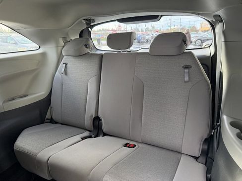 Used 2024 Toyota Sienna LE image 30