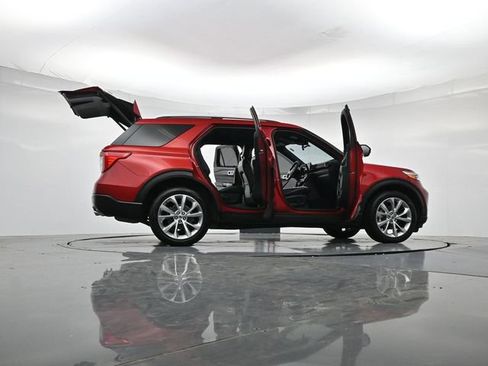 Used 2021 Ford Explorer Platinum w/ Equipment Group 601A AWD/4WD image 50