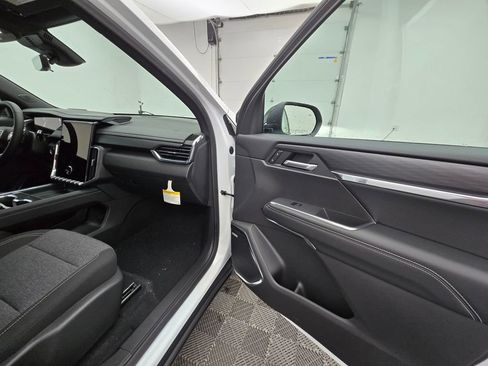 New 2026 GMC Acadia Elevation image 32