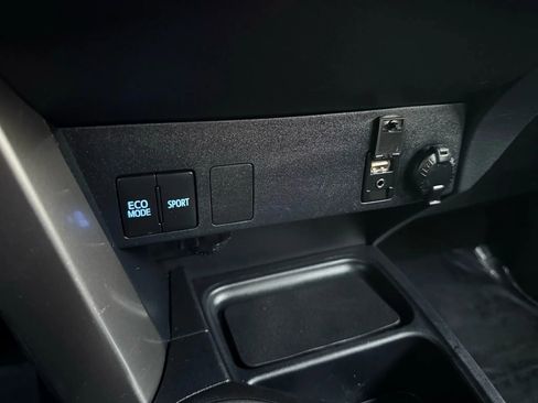 Used 2018 Toyota RAV4 LE w/ All Weather Liner Package image 34