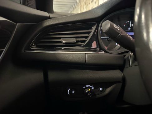 Used 2019 Buick Regal Avenir w/ Driver Confidence Package II image 16