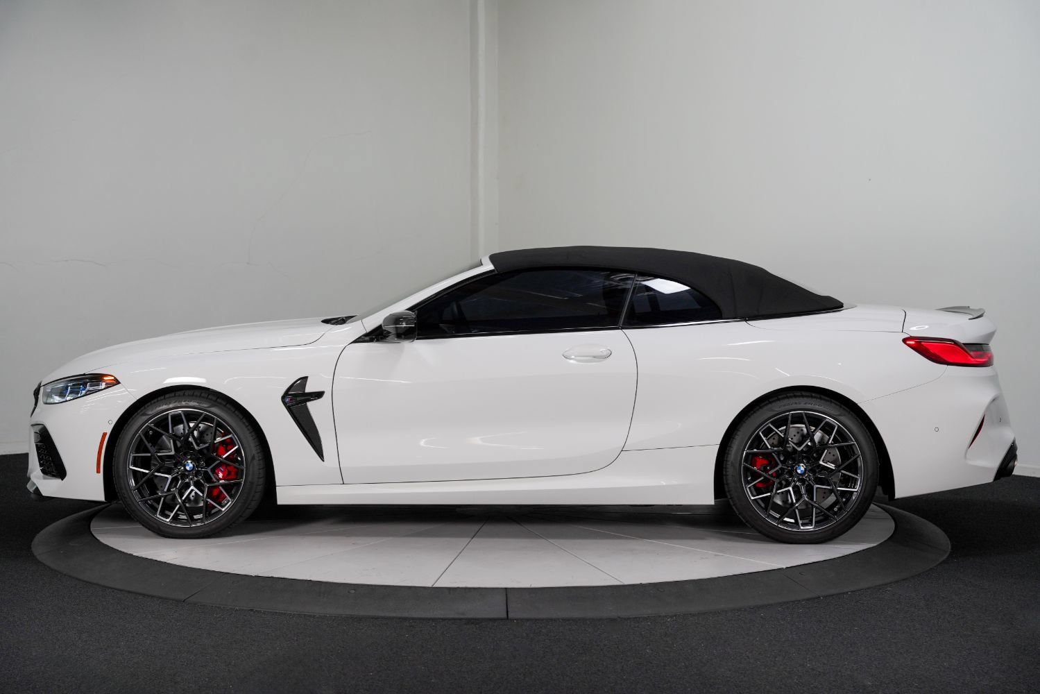 Used 2025 BMW M8 Competition w/ M Carbon Exterior Package AWD/4WD image 23
