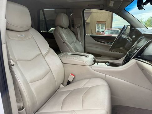 Used 2018 Cadillac Escalade Luxury image 30