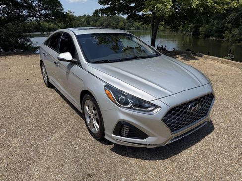 Used 2019 Hyundai Sonata FWD image 1