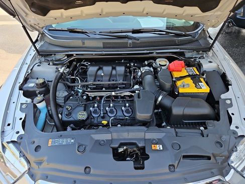 Used 2017 Ford Taurus SE image 31