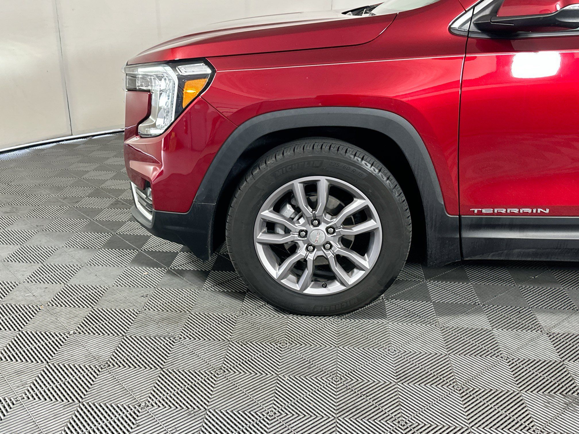 Used 2024 GMC Terrain SLT AWD/4WD image 11