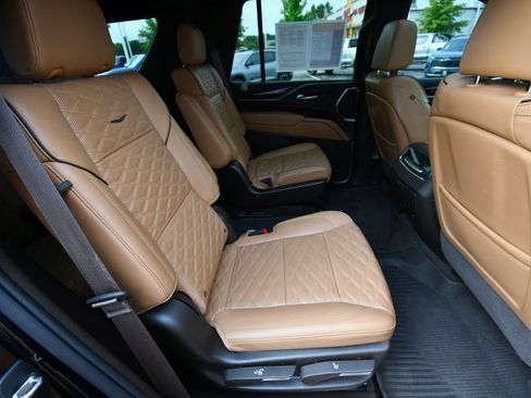 Used 2023 Cadillac Escalade Premium Luxury AWD/4WD image 20