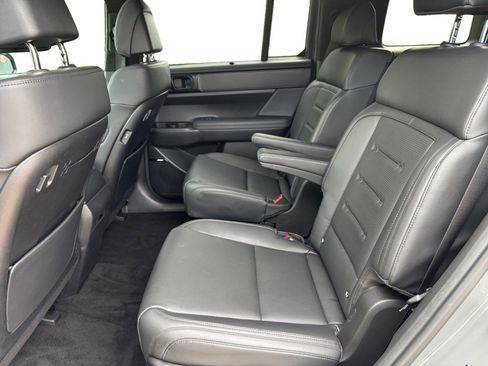 Used 2025 Hyundai Santa Fe Calligraphy AWD/4WD image 13