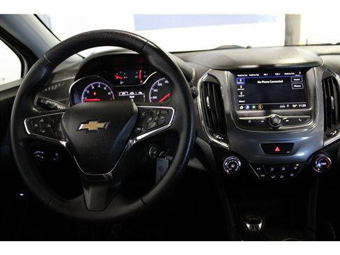 Used 2019 Chevrolet Cruze Sedan image 31
