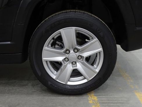 Used 2022 Jeep Compass Latitude image 41