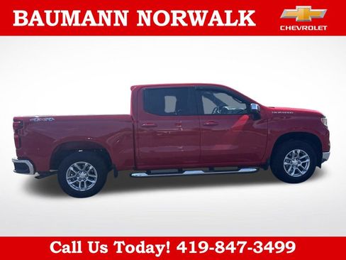 Used 2022 Chevrolet Silverado 1500 LT AWD/4WD image 5