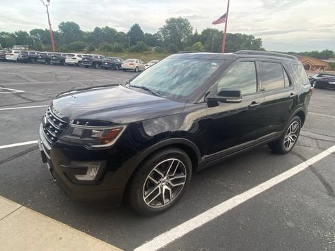 Used 2017 Ford Explorer Sport w/ Equipment Group 401A AWD/4WD image 3