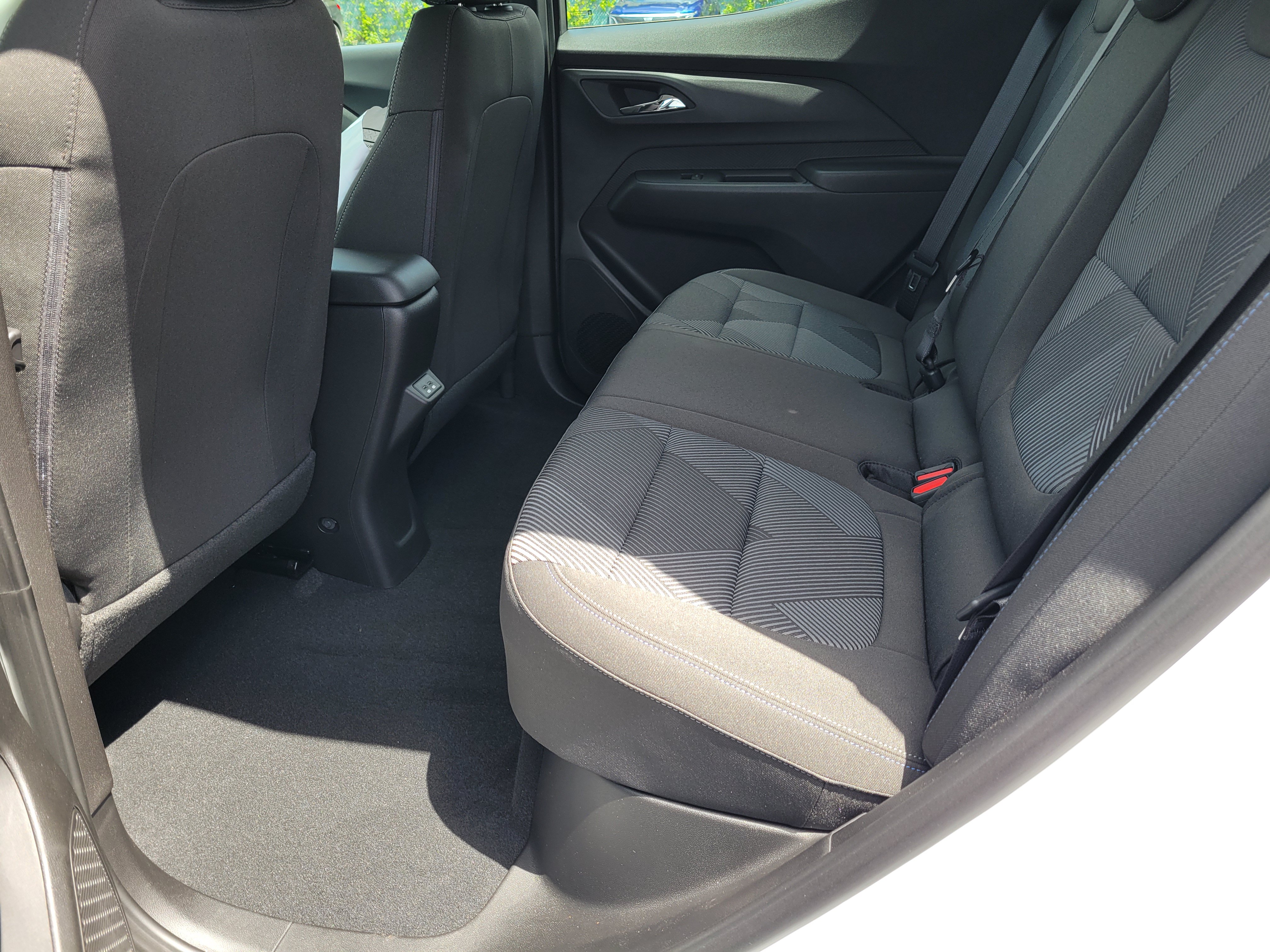 New 2027 Chevrolet Bolt LT w/ Comfort Package FWD image 32