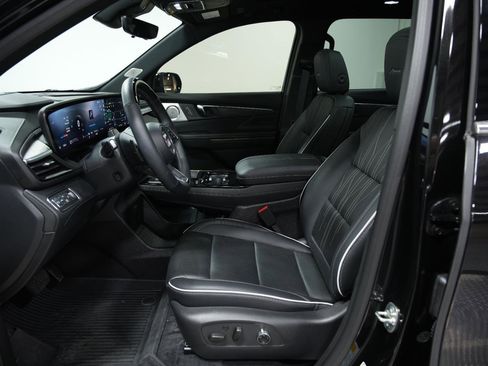 Used 2025 Buick Enclave Avenir w/ Super Cruise Package image 28