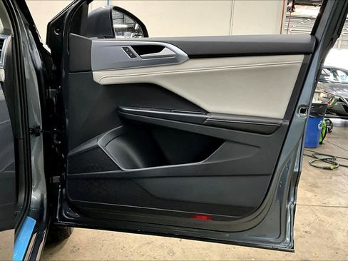 New 2026 Volkswagen Taos SE image 30