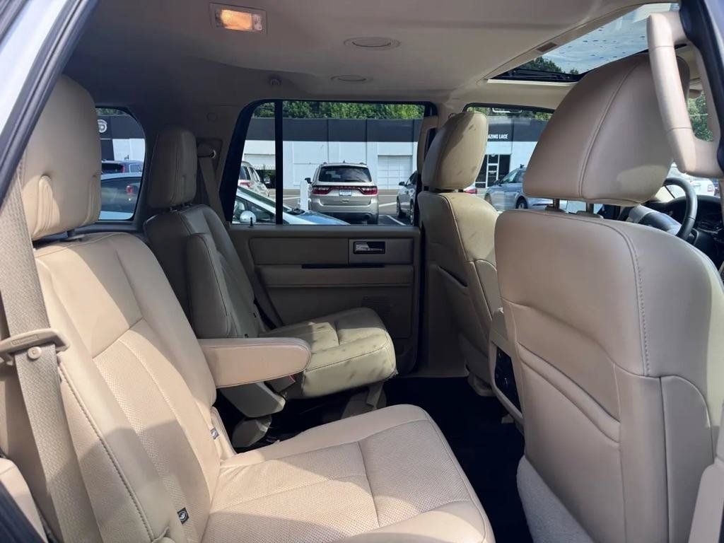 Used 2017 Ford Expedition Limited RWD image 10