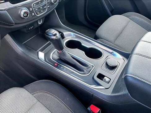 Used 2020 Chevrolet Traverse LT image 15