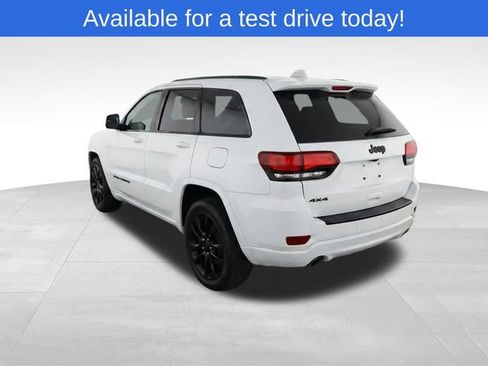 Used 2018 Jeep Grand Cherokee Altitude image 3