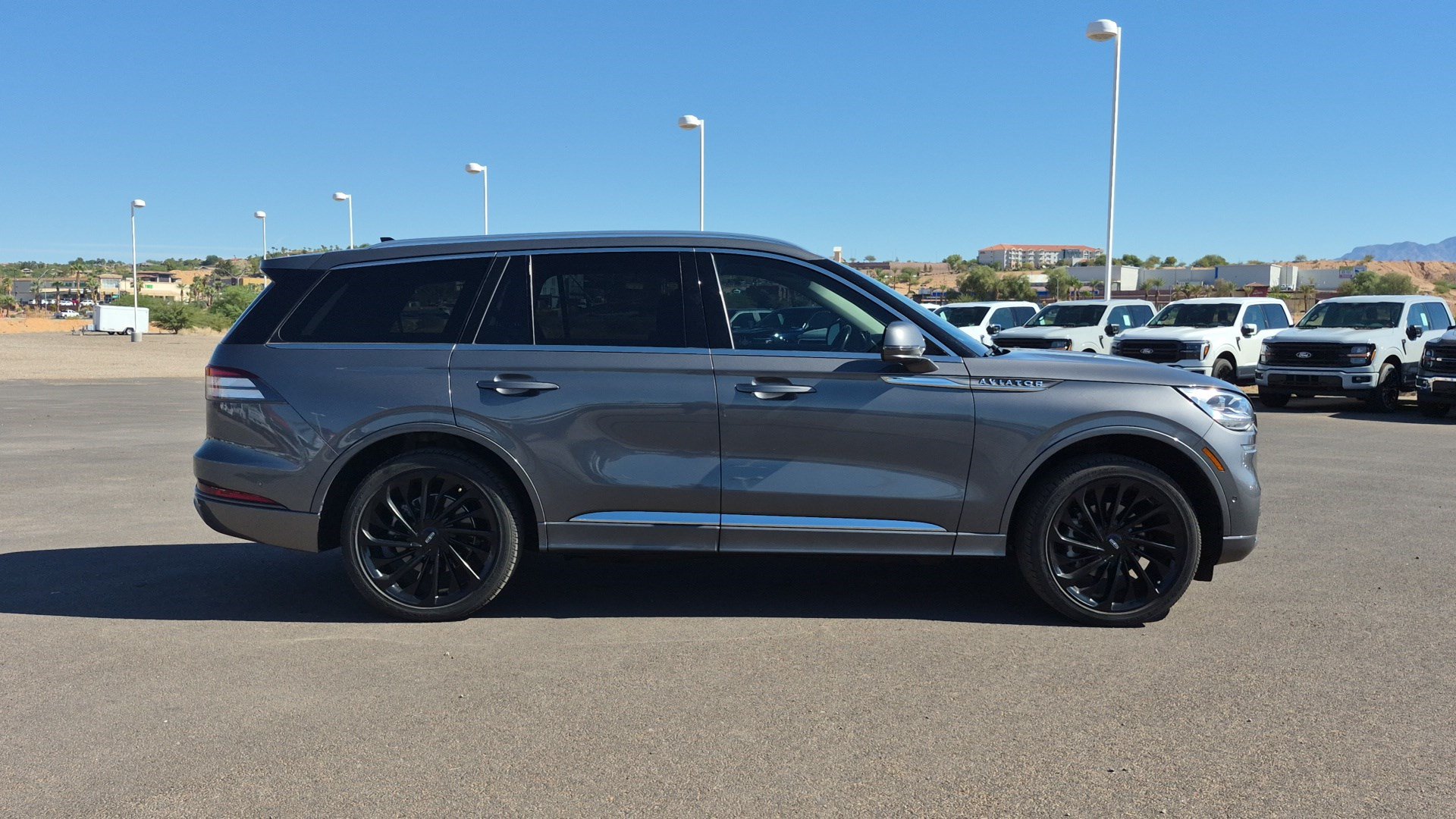 Used 2022 Lincoln Aviator Reserve w/ Equipment Group 201A AWD/4WD image 2