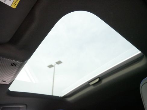 Used 2024 Volkswagen Golf R image 35