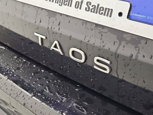 Certified 2023 Volkswagen Taos SE image 12