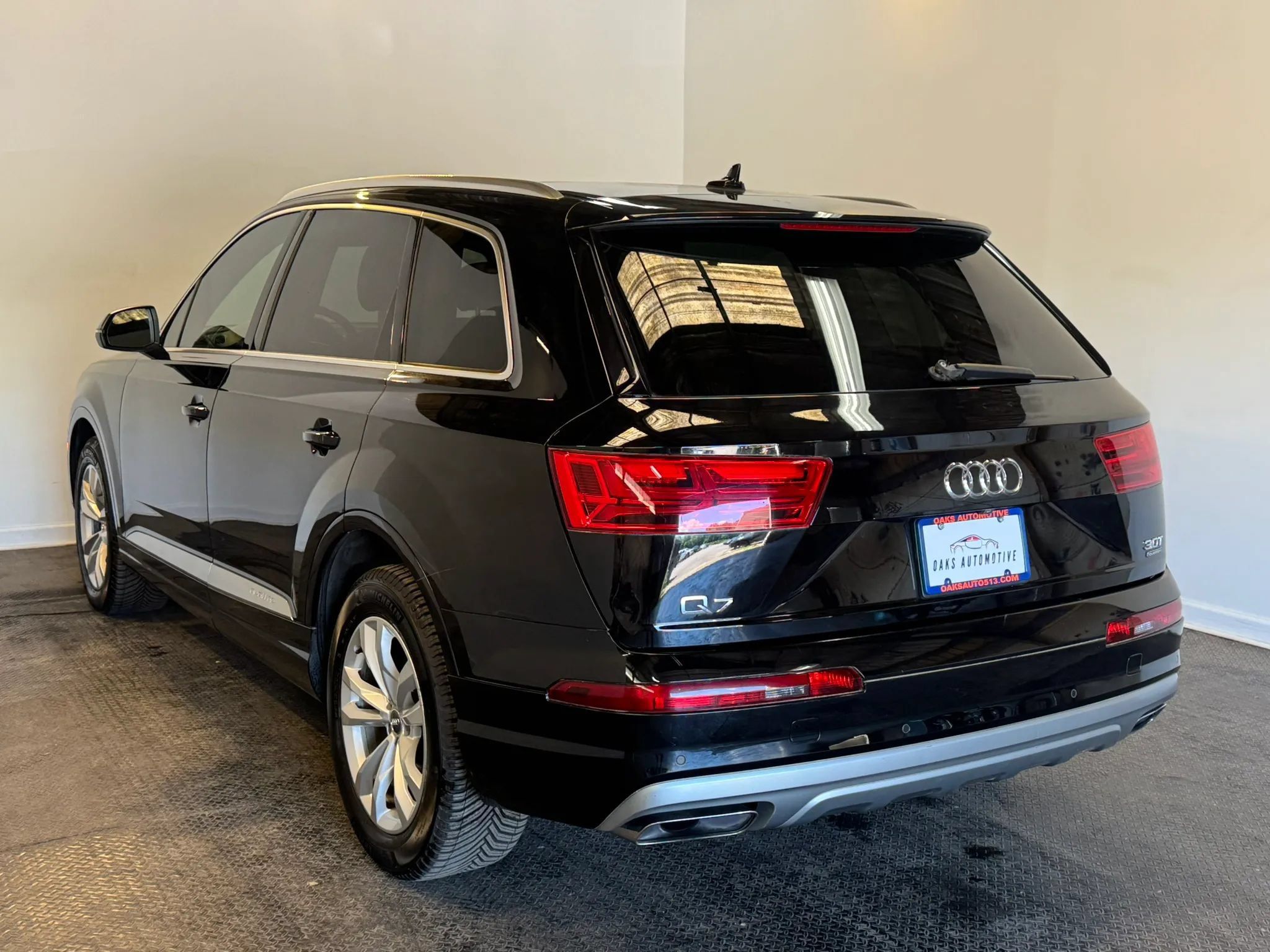 Used 2017 Audi Q7 3.0T Premium Plus AWD/4WD image 4