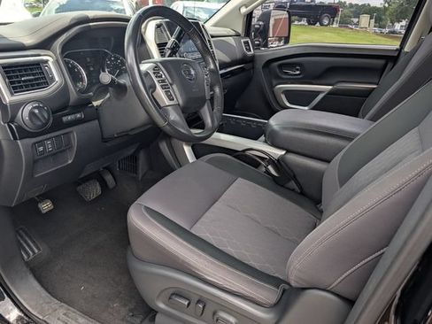 Used 2020 Nissan Titan SV w/ SV Convenience Package RWD image 11