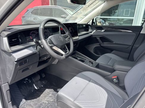 New 2026 Volkswagen Tiguan SE FWD image 11