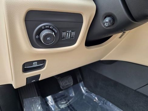 New 2025 Jeep Grand Cherokee Limited w/ Luxury Tech Group II image 24