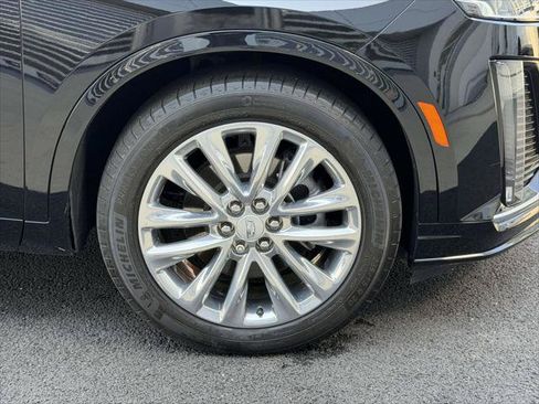 Used 2023 Cadillac XT6 Premium Luxury w/ LPO, Floor Liner Package AWD/4WD image 8
