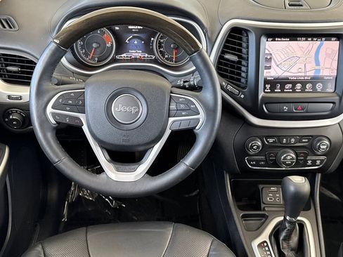 Used 2016 Jeep Cherokee Overland image 16