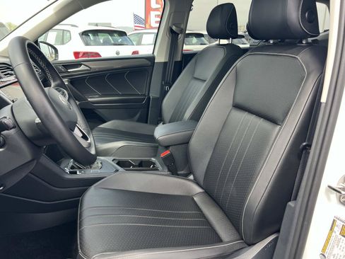 Certified 2023 Volkswagen Tiguan SE FWD image 18