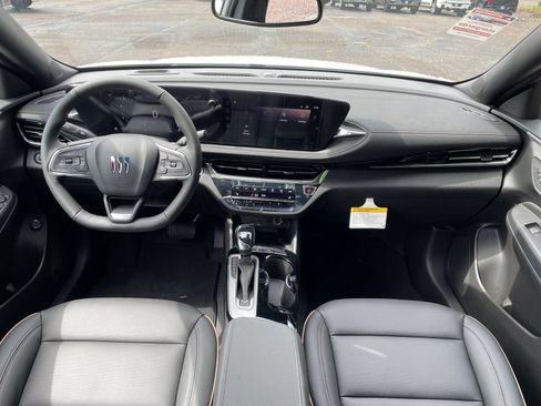 New 2026 Buick Envista Sport Touring FWD image 32