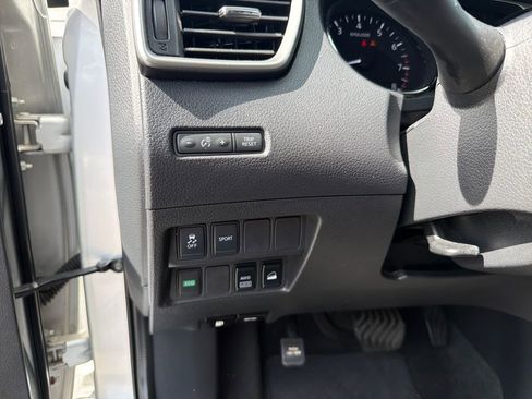 Used 2016 Nissan Rogue SV image 31