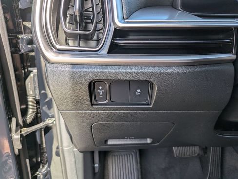 Certified 2025 Kia Sorento S FWD image 29