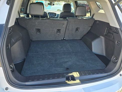 Used 2024 GMC Terrain SLT image 17